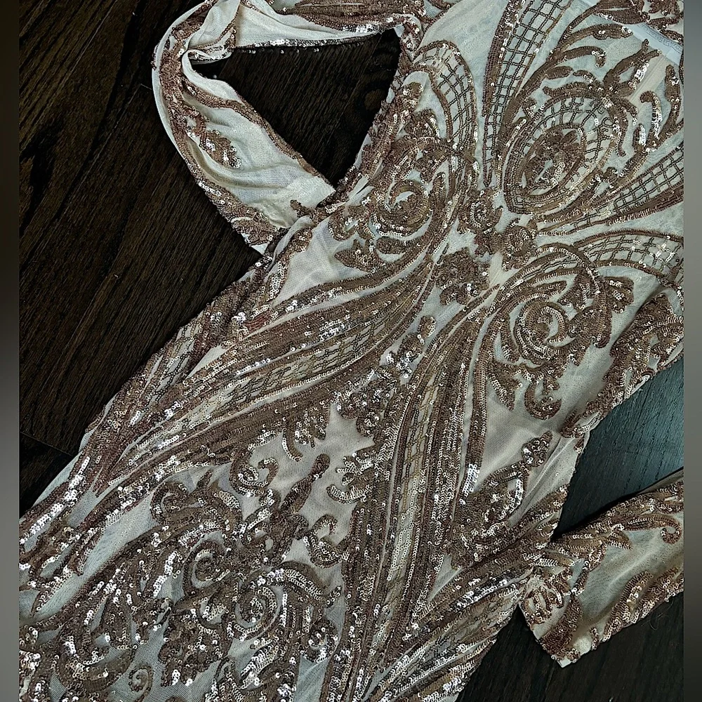 Dress - Picture 2 of 9